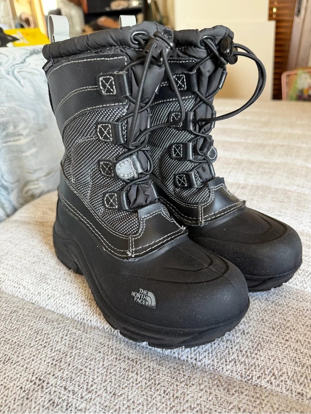 The North Face Kids Black Insulated Snow Boots with Drawcord